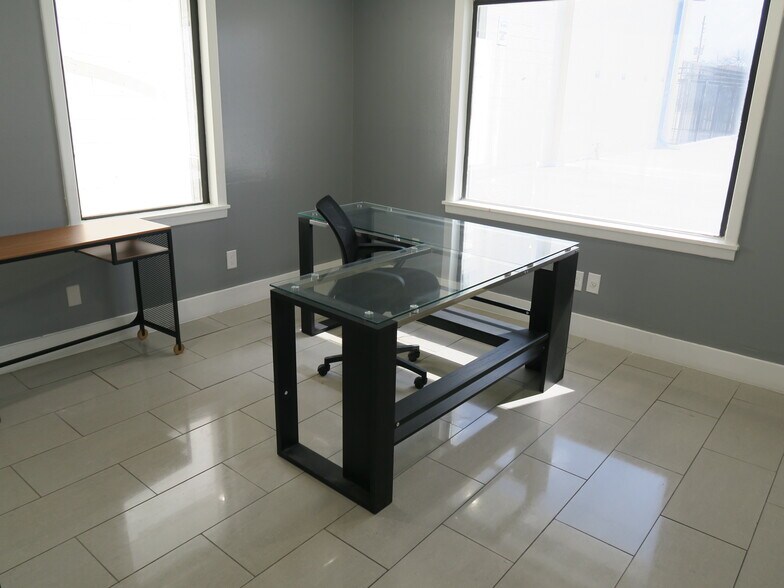 More Photos Of 5638 Star Ln, Houston Auto Dealership For Lease