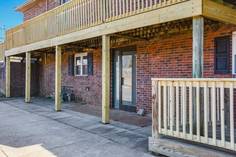 More Photos Of 300 E Gold St, Kings Mountain Office For Lease