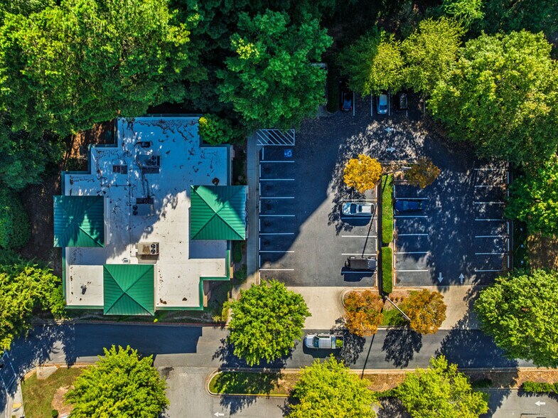 More Photos Of 2676 Paces Ferry Rd SE, Atlanta Freestanding For Lease