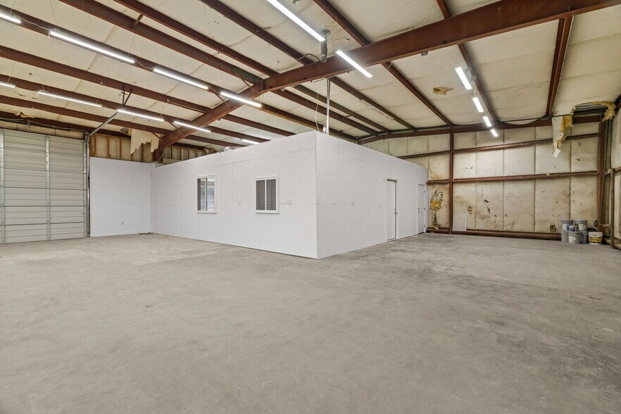 More Photos Of 10063 US-72, Rogersville Warehouse For Sale