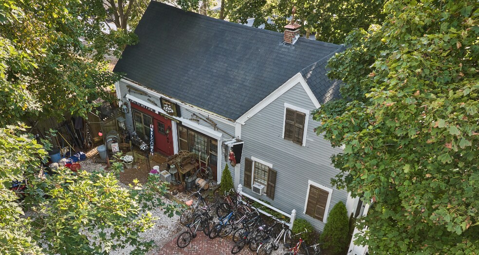 More Photos Of 35 Pleasant St, Hyannis Specialty For Sale