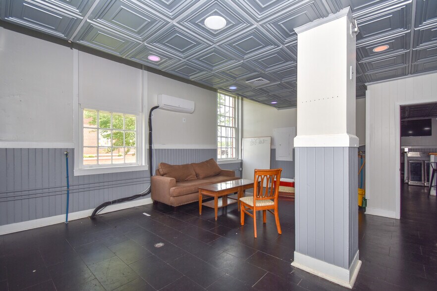 More Photos Of 82 Court Sq, Alexander City Flex For Sale