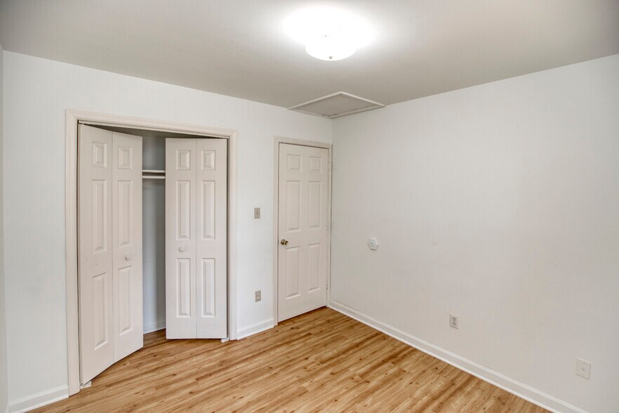 More Photos Of 7626 Bellehaven Dr, Gloucester Point Apartments For Sale