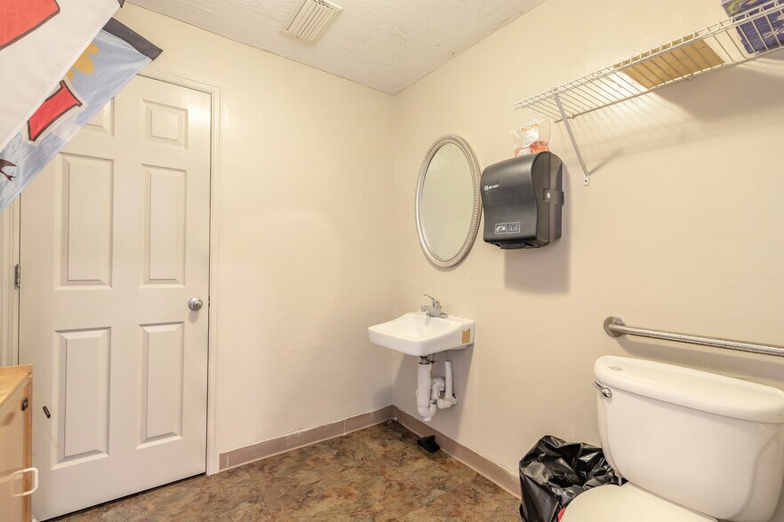 More Photos Of 1087 Mason Ave, Daytona Beach Medical For Sale