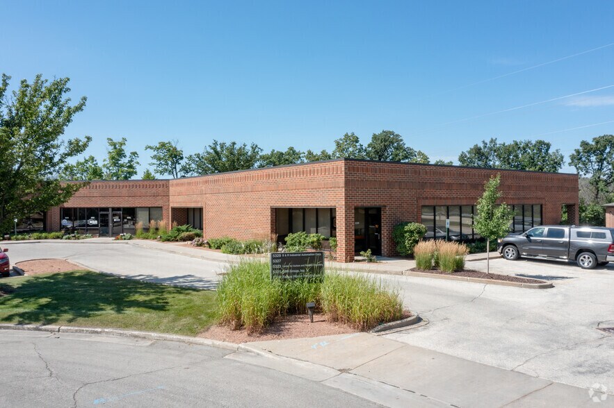 More Photos Of 5300 N 118th Ct, Milwaukee Office For Sale
