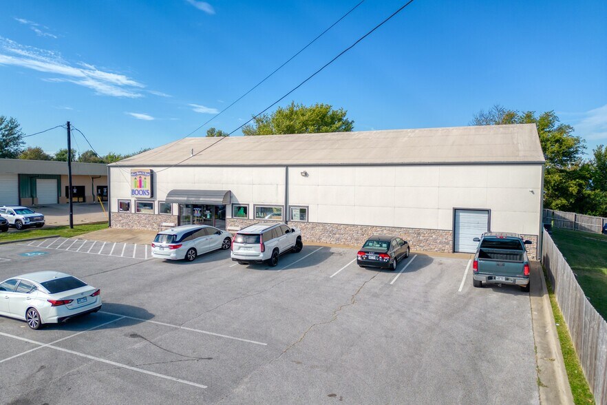 Primary Photo Of 462 E Henri De Tonti Blvd, Springdale Warehouse For Sale