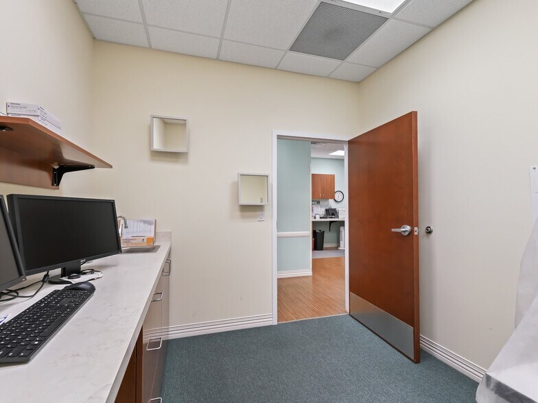 More Photos Of 4636 Bellwether Ln, Oxford Medical For Lease