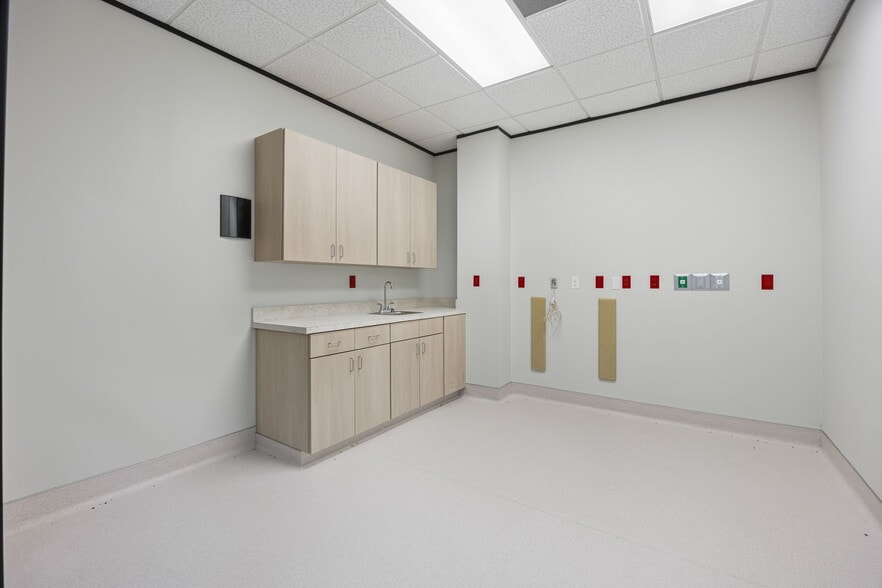 More Photos Of 2710 Western Center Blvd, Fort Worth Medical For Sale