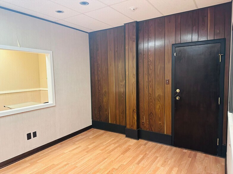 More Photos Of 1233 Berlin Rd, Voorhees Medical For Sale