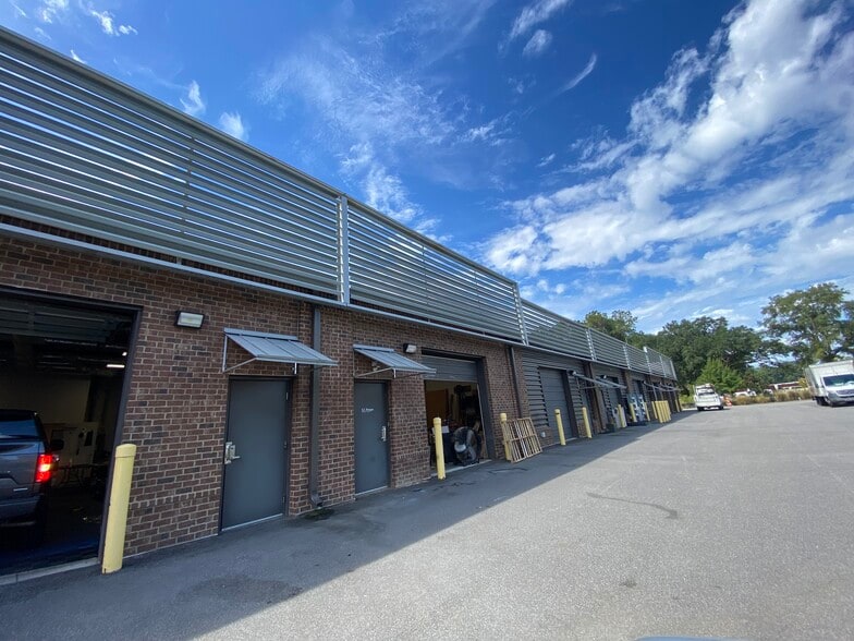 More Photos Of 405 N Maple St, Summerville Warehouse For Lease