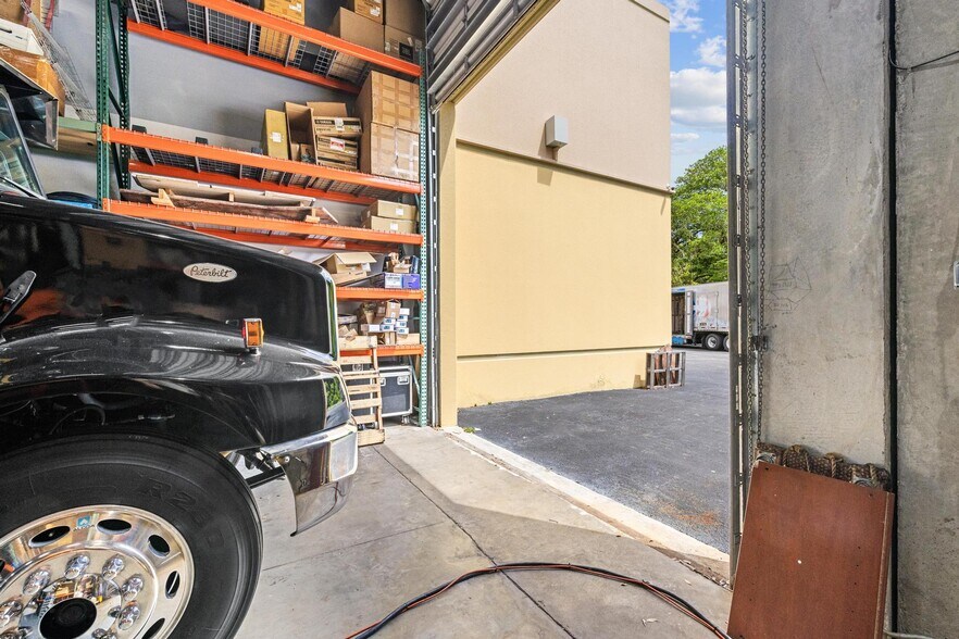 More Photos Of 3700-3718 SW 30th Ave, Fort Lauderdale Warehouse For Sale
