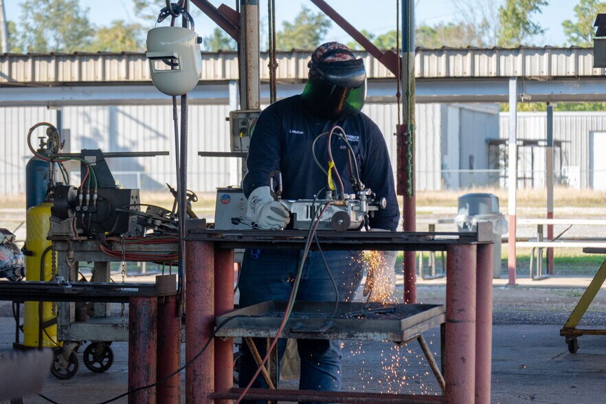 More Photos Of 222 Walcot Rd, Westlake Warehouse For Sale