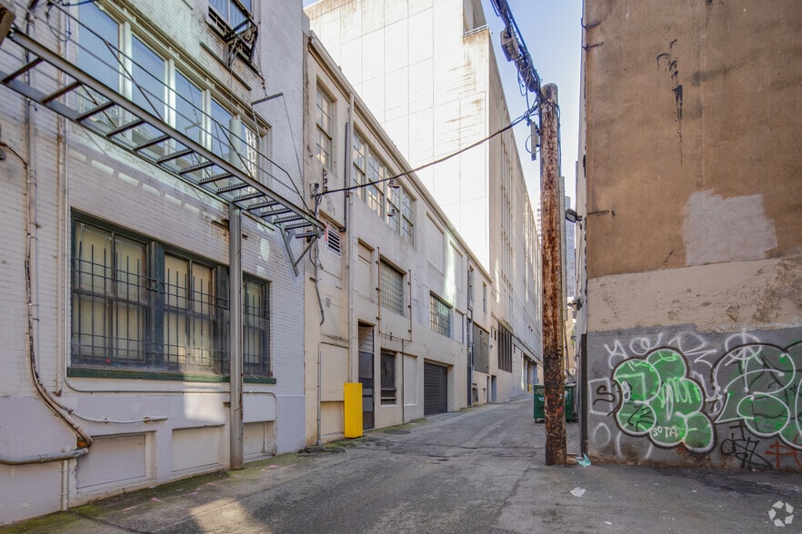 More Photos Of 541-547 Seymour St, Vancouver Storefront Retail Office For Lease