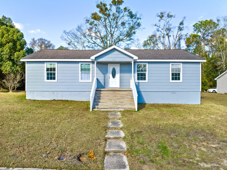 More Photos Of 2100 N Woodlawn Dr, Mobile Apartments For Sale