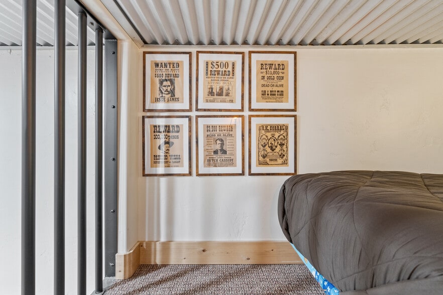 More Photos Of 417 Main St, Ashton Specialty For Sale