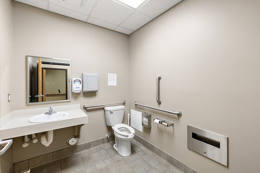 More Photos Of 1794 N Lapeer Rd, Lapeer Medical For Sale