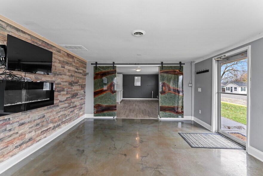 More Photos Of 4188 Fenton Rd, Flint Storefront Retail Office For Sale