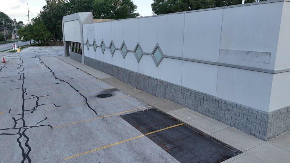 More Photos Of 306 W Water St, Oak Harbor Drugstore For Lease