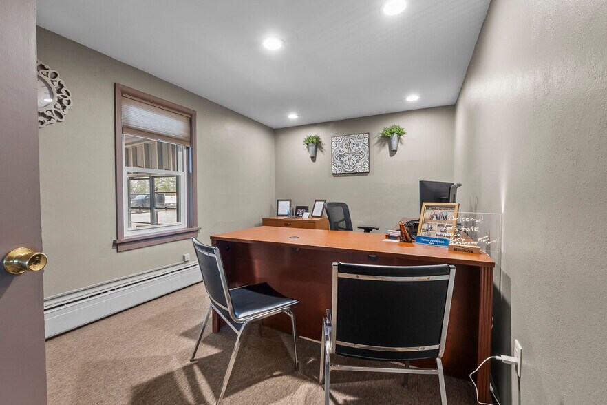 More Photos Of 407 W Saint Joseph St, Perryville Office For Sale