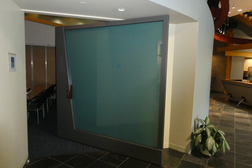 More Photos Of 6100-6120 San Fernando Rd, Glendale Office For Sale