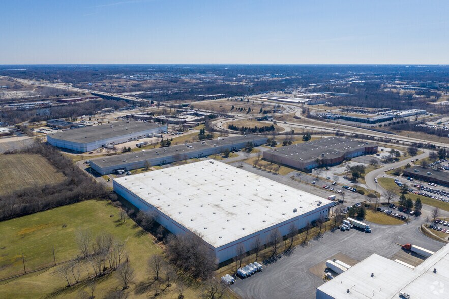 More Photos Of 102 N Overland Dr, North Aurora Distribution For Lease