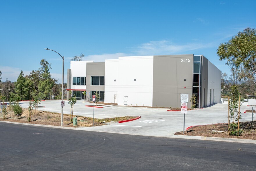 More Photos Of 2515 Birch St, Vista Warehouse For Lease