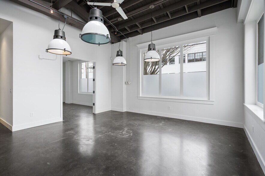 More Photos Of 1632 NW Thurman St, Portland Showroom For Lease