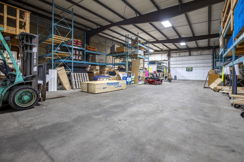 More Photos Of 999 W Winneconne Ave, Neenah Freestanding For Lease