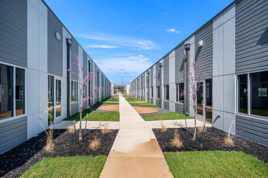 More Photos Of 4318 De Zavala Rd, San Antonio Office For Lease
