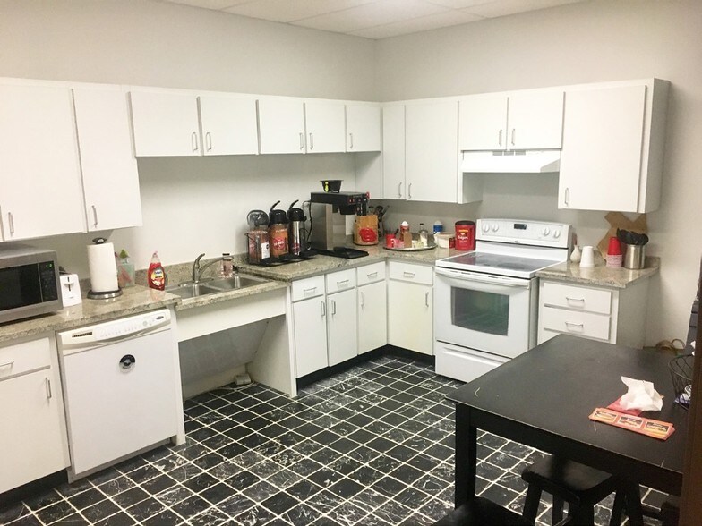 More Photos Of 2535 Brennan Ave, Fort Worth Office For Lease