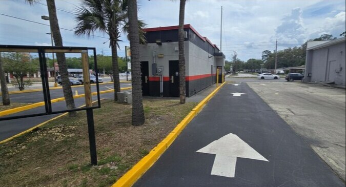 More Photos Of 7411 103rd St, Jacksonville Fast Food For Lease