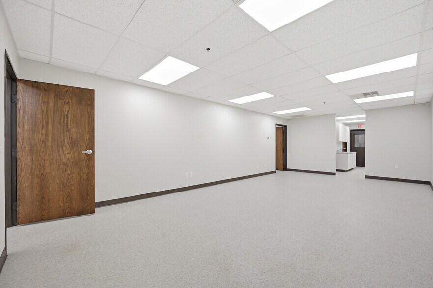 More Photos Of 5400 SW 33rd St, Oklahoma City Warehouse For Lease