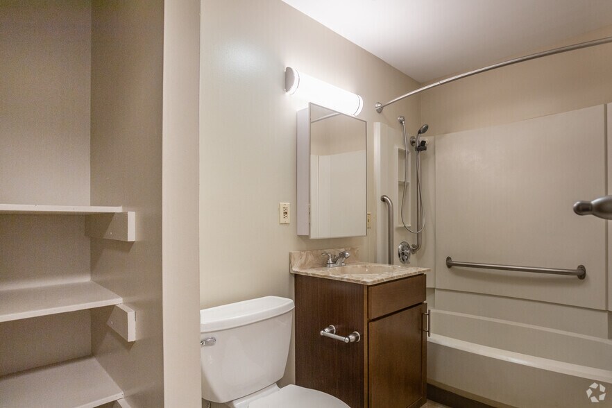 More Photos Of 195 Genesee St, Utica Apartments For Lease