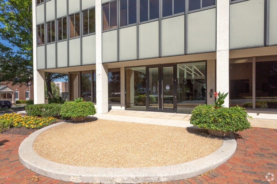 More Photos Of 103 W Broad St, Falls Church Unknown For Lease