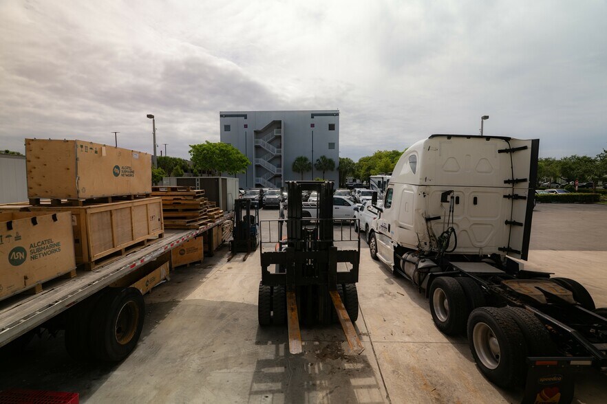 More Photos Of 7851-7863 NW 46th St, Doral Warehouse For Sale