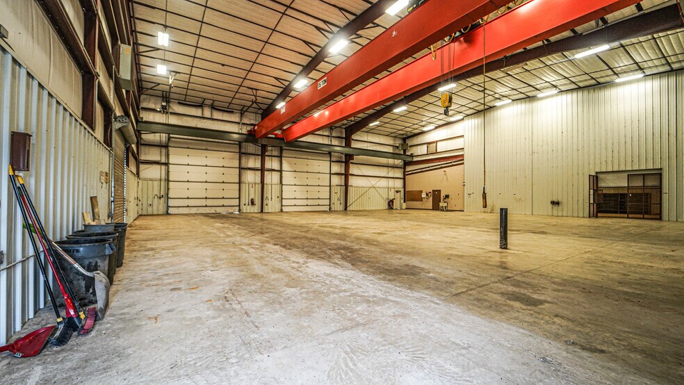 More Photos Of 5500 SW Moody St, Victoria Manufacturing For Sale