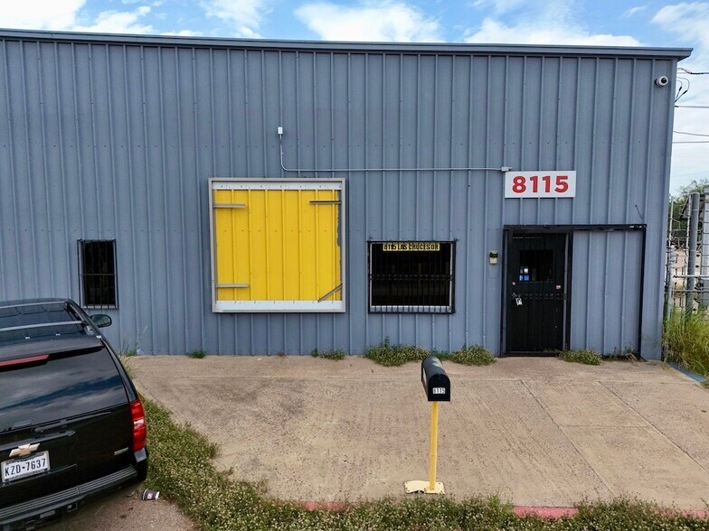 More Photos Of 8115 Las Cruces Dr, Laredo Truck Terminal For Lease