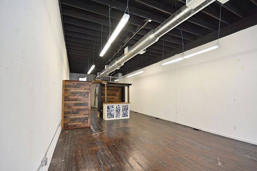 More Photos Of 200 E Court St, Seguin General Retail For Sale