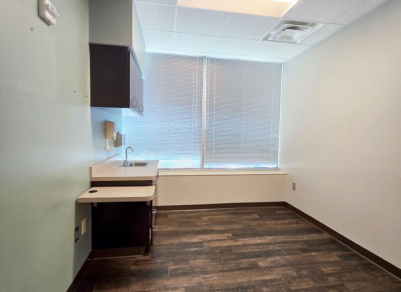 More Photos Of 460 Northside Cherokee Blvd, Canton Hospital For Lease