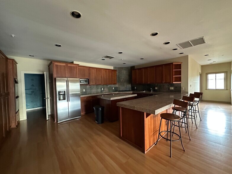 More Photos Of 1800 El Camino Real, Menlo Park Office For Sale