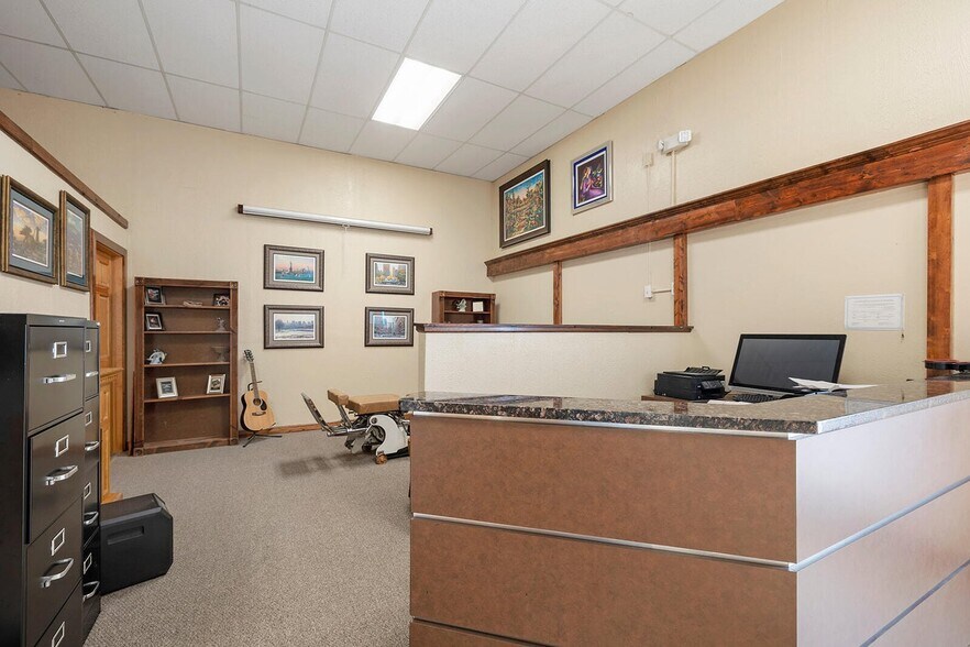 More Photos Of 1302 Shull St, Ava Medical For Sale