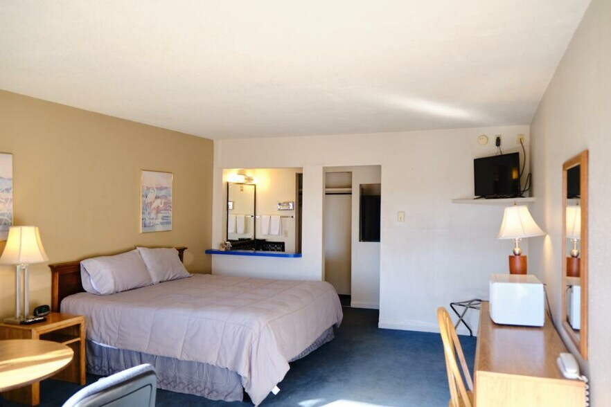 More Photos Of 1321 Elm Ave, Rocky Ford Hotel For Sale