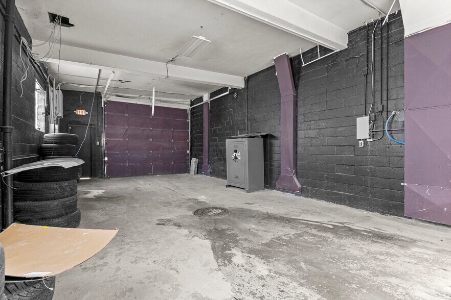 More Photos Of 5420 Oakman Blvd, Dearborn Warehouse For Sale
