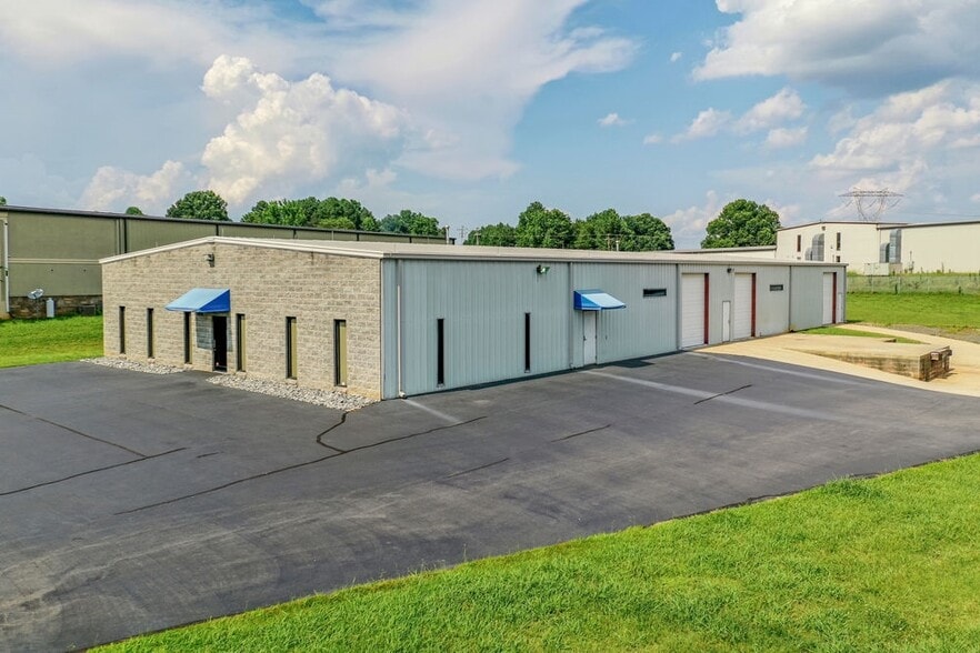 More Photos Of 197 Pit Rd, Mooresville Warehouse For Sale
