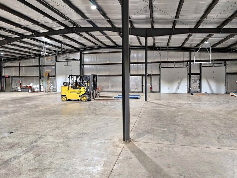 More Photos Of 2240 Boyd Rd, Export Warehouse For Lease