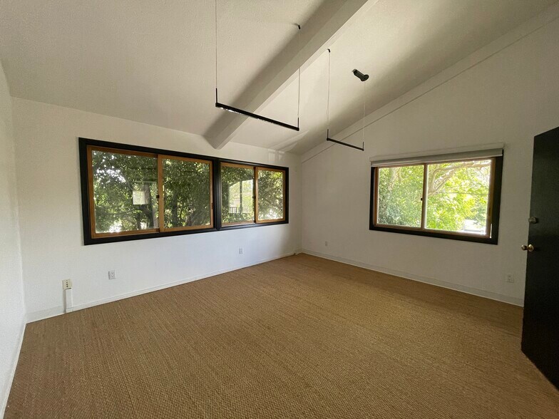 More Photos Of 2482 Newport Blvd, Costa Mesa Loft Creative Space For Lease