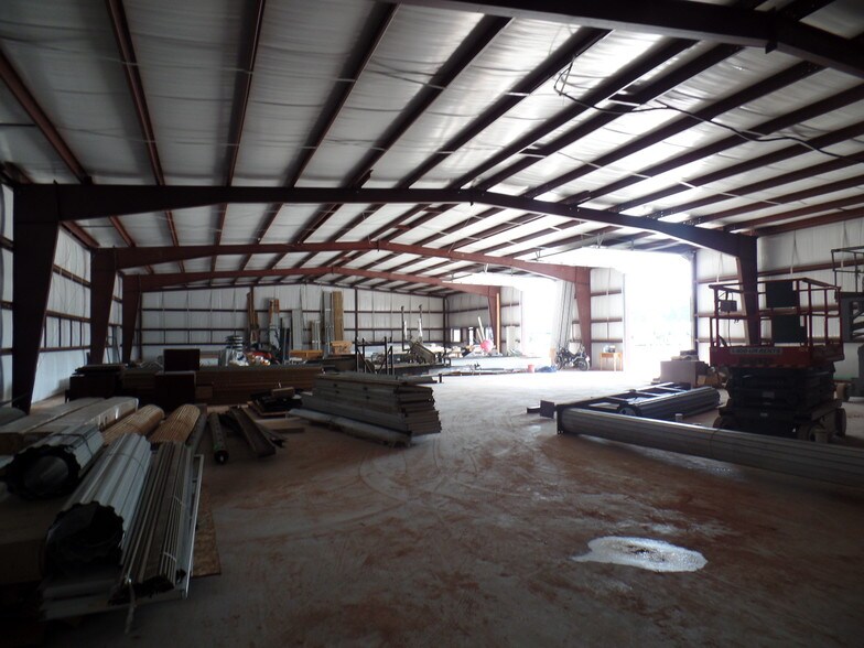 More Photos Of 13614 Poplar Cir, Conroe Warehouse For Lease