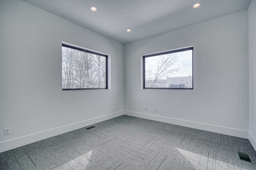 More Photos Of 1070 Curlew Dr, Ammon Medical For Lease