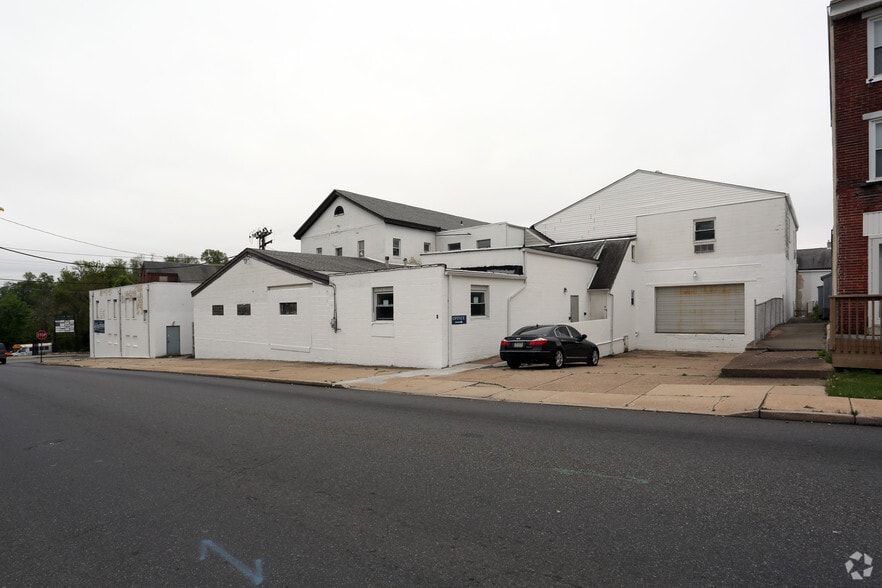 Primary Photo Of 115 6th St, Upland Light Manufacturing For Lease