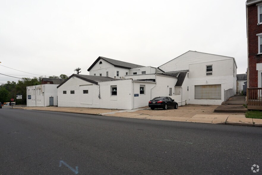 Primary Photo Of 115 6th St, Upland Light Manufacturing For Lease